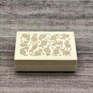 伊勢型紙文様の宝箱＜縁起ねこ＞卓上を飾る小箱　収納　卓上整理