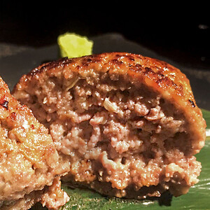 松阪牛グルメハンバーグ 10個入り / 冷凍 小分け 牛肉 100％ 人気 おすすめ 惣菜 肉 お肉 加工食品 ギフト 贈答 簡単調理 便利 ブランド お取り寄せ グルメ 鈴鹿市