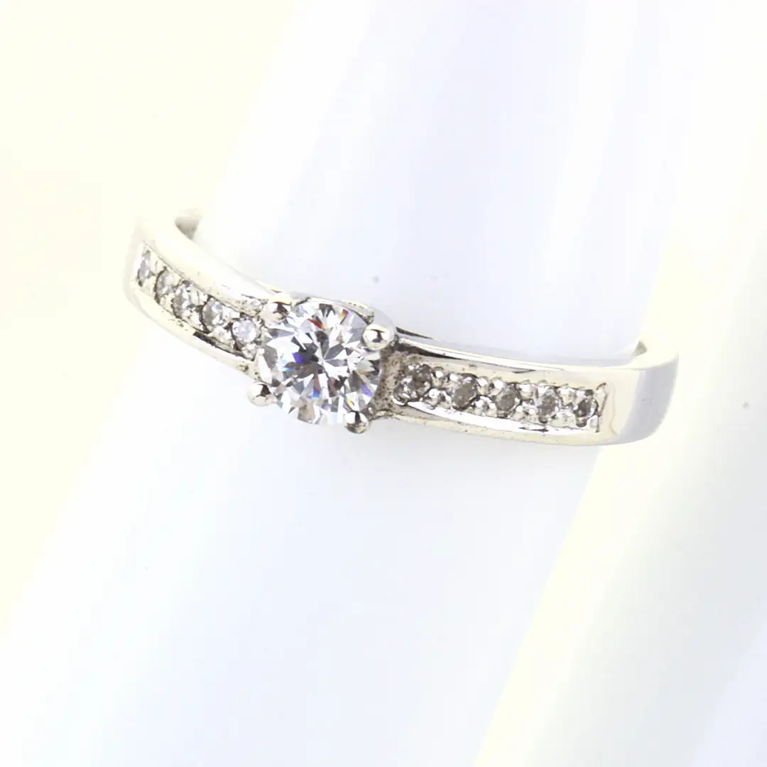 指を綺麗に魅せる ダイヤモンドリング ( Pt950 製 0.30ct ) フォーマル 冠婚葬祭 結婚式 ダイヤモンド リング 指輪 アクセサリー プラチナ PT ギフト 記念 贈り物 贈答用 アクセサリー ジュエリー ジュエリーマーノ 桜川市 [AH148sa]