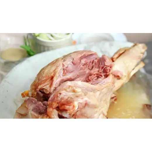 筑波ハム アイスバイン 700g 豚すね肉 茨城県産 『 常陸の輝き 』 ブランド豚 銘柄豚 ( 茨城県共通返礼品 )