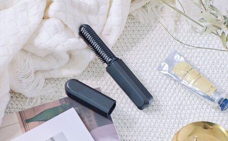 【KOIZUMI】コードレスアイロンブラシ (カラー：ピンク) | カバー付き 充電式 巻き髪 ストレート コテ コンパクト 手のひらサイズ ブラシ 持ち運び_0217-001-T06-3