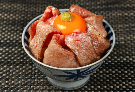 【和牛セレブ】【神戸牛焼肉（焼きすき）ブリスケスライス600g】冷凍 高級和牛 牛肉 和牛 牛 肉 神戸牛 ブリスケ 肩バラ 焼肉 BBQ キャンプ バーベキュー 年末年始 パーティー ごちそう 和牛 国産 熱田 但馬牛 但馬 神戸  村岡 和牛セレブ 22000円 58-32
