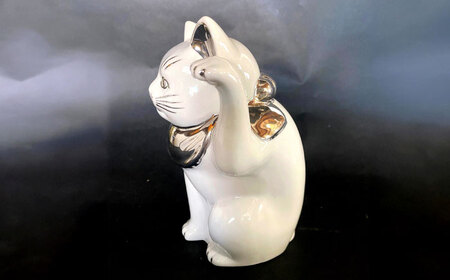 【瀬戸焼】江戸猫 ホワイト プラチナ 左手上げ 19cm 化粧箱入り【スズカ】 / 招き猫 インテリア 雑貨 置き物 開運 / 瀬戸市 [BBDJ002]