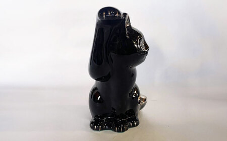 【瀬戸焼】横猫 ブラック プラチナ 右手上げ 17.5cm 化粧箱入り【スズカ】 / 招き猫 インテリア 雑貨 置き物 開運 / 瀬戸市 [BBDJ010]