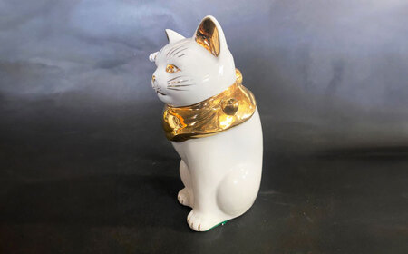 【瀬戸焼】江戸猫 ホワイト 本金 右手上げ 19cm 化粧箱入り【スズカ】 / 招き猫 インテリア 雑貨 置き物 開運 / 瀬戸市 [BBDJ001]