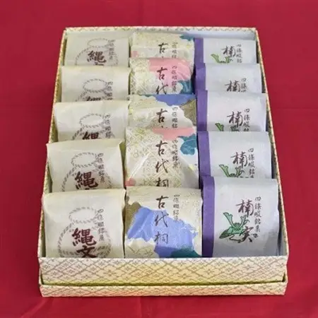 和菓子 詰合せ 合計15個入り (楠の実、縄文、古代桐、各5個) 御菓子司 平和堂【1095961】