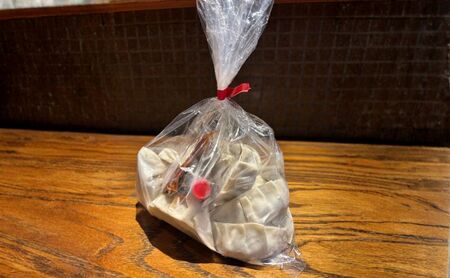 小南謹製 手包み冷凍生餃子 15個入り×4袋 計60個  餃子 ぎょうざ ギョーザ 生餃子 冷凍 惣菜 中華惣菜 点心 おかず 袋井市 静岡県