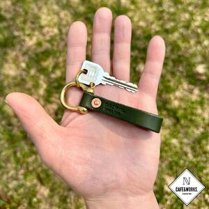 11-186 レザークラフト：真鍮シャックル本革レザーキーホルダー小（レッド）