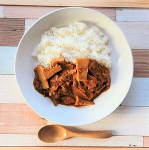名張で採れた たけのこ＆トマト入り「なばりカレー」～コクうまタイ風カレー～（6箱セット）