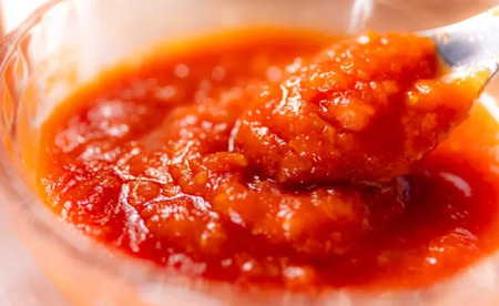 まるごとトマト塩糀、濃厚芳醇とろけるトマトケチャップ トマト トマトケチャップ トマト塩糀 200g 瓶詰 まるごと 糀 糀糖 調味料 ソース 加工食品 八ヶ岳セレクト せんのや [h131]