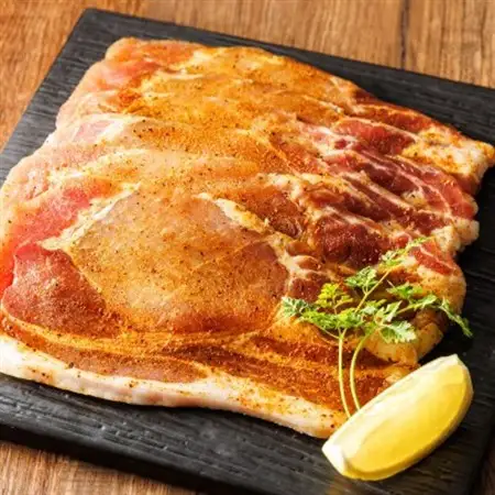 北海道産 豚肉 味付き スパイシーポーク(カレー味)50g×7枚_北海道産 豚肉 ポーク カレー味 フライパン スパイシー カレー ジョイパックチキン 一人暮らし セット おかず 小分け 冷凍 肉 絶品 人気 ヒロセ 北海道 釧路町 釧路超 特産品 _【配送不可地域：離島】【1624612】