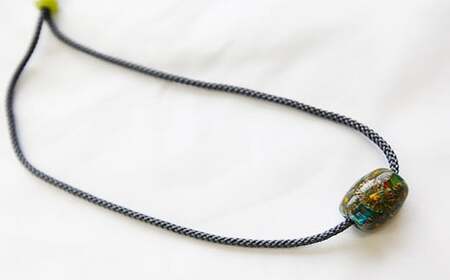 【 南部花とんぼ玉 】 ひも付き （ 鶯花 ） ／ とんぼ玉 アクセサリー ネックレス 一つだけ オンリーワン 蜻蛉玉 ガラス細工 工芸品 和装 プレゼント ギフト 贈り物 誕生日 和服 かわいい 可愛い おしゃれ ファッション雑貨 キレイ きれい 綺麗 女性 彼女