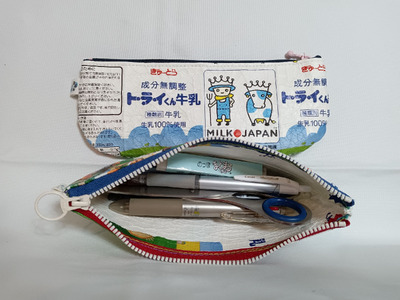 1773　牛乳パックのアップサイクル商品  福祉施設 障がい者施設 牛乳パック アップサイクル 手作業 手作り ハンドメイド ぎゅーとら トライくん 小物 ポーチ ペンケース