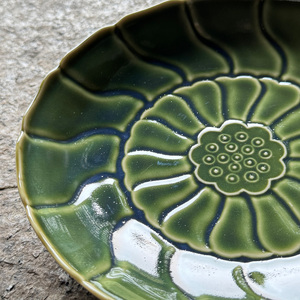 有田焼 織部釉睡蓮彫和皿 2枚【有田焼 花伝作】食器 器 うつわ 和皿 皿 取皿 中皿 プレート 緑 シンプル 上品 電子レンジ対応 A20-659