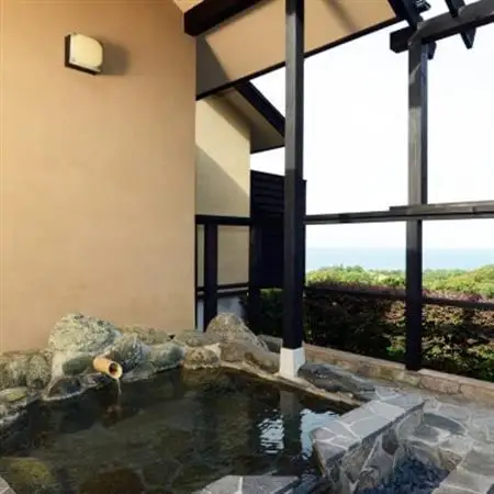 伊東遊季亭川奈別邸 露天風呂付き客室で温泉を満喫 ペア宿泊券(1泊2食付)【1463079】