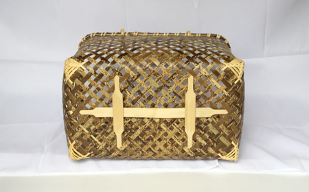 【 ハンドメイド 】 竹細工 虎竹 四ツ目 買い物篭 バッグ かご カゴ 篭 若鮎クラフト 工芸品 日用品 雑貨 インテリア バンブー 職人 手作り 上品 高級感 おしゃれ 国産 土佐 高知県 高知 四万十市 四万十 しまんと お取り寄せ 26-83
