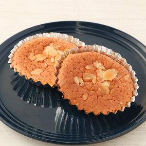 ポミエのマドレーヌ（8個入り×2箱）アーモンドスライストッピング 16個 スイーツ お菓子 デザート おやつ 焼き菓子 洋菓子 詰め合わせ マドレーヌ スウィーツ おかし 手土産 お土産 プレゼント 子供 ポミエ 高知 土佐清水市 おいしい 美味しい 差し入れ【R00312】