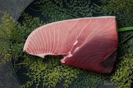 a11-158　天然 南マグロ ブーメラン 約300g