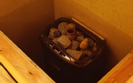 SAUNA&CURRY URI 東大阪　1泊2日宿泊利用券〈閑静な住宅街の一軒家をリノベーションしたプライベートサウナ付き宿泊施設〉