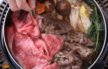 毎回約700頭から厳選された 鹿児島黒毛和牛 リブロースすき焼き 800g ( 厳選 プレミアム 高品質 鹿児島黒毛和牛 黒毛和牛 牛肉 スライス すき焼き 鍋 徳之島 奄美 鹿児島 ギフト お中元 お歳暮 ステーキ ご馳走 記念日 高島屋 )