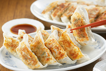 芦屋 伊東屋 謹製 オリジナル 黒豚 餃子 40個（醤油・味噌タレ 付き）