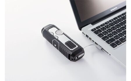 【防災】ポータブルマルチライト　多機能 LEDライト ラジオ 充電式ライト ダイナモ充電 USB充電 サイレン付き 懐中電灯 雑貨 日用品