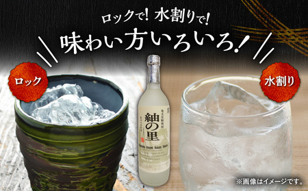 奄美 でしか造れない 黒糖 焼酎 紬の里 25度 720ml （ 箱入 ） A185-004-01 黒糖焼酎 お酒 アルコール 本格焼酎 ロック 水割り 樫樽 ブレンド 美味しい 甘い 川崎商店 ふるさと納税 鹿児島 奄美市 おすすめ ランキング プレゼント ギフト