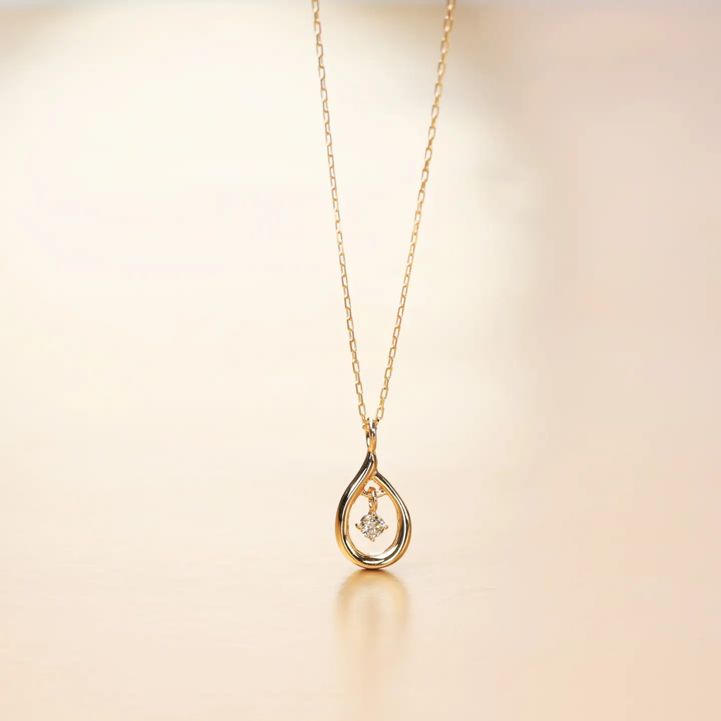 10金イエローゴールド 揺れるダイヤモンドネックレス 0.033ct K10-KN01053 [AM311] / 金 イエローゴールド ダイヤモンド ネックレス アクセサリー ギフト プレゼント