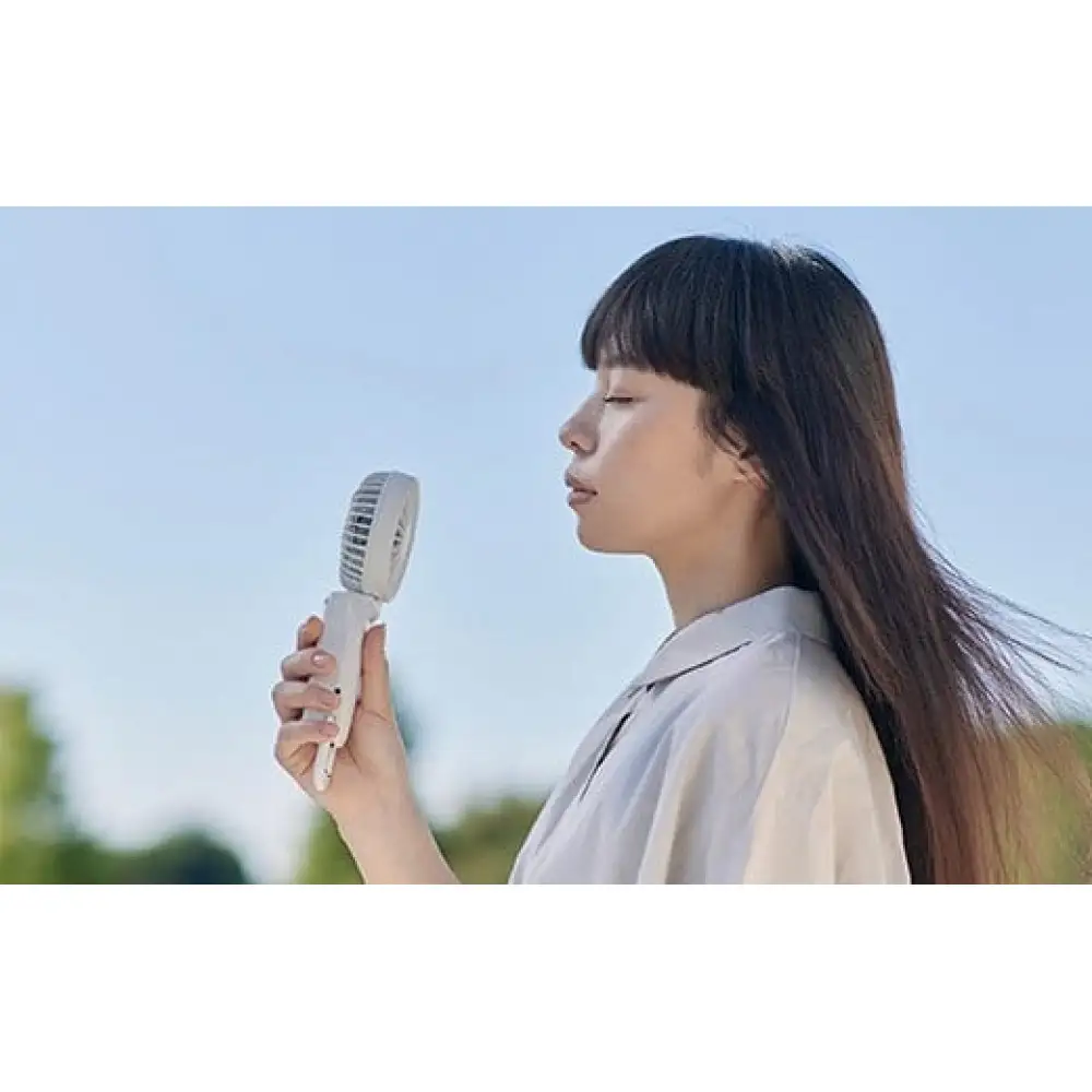 リズム 大風量2重反転ファン搭載ハンディファン Silky Wind Mobile 3.2 ライトグレー　【11100-1848】
