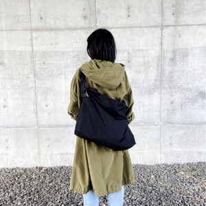 【無駄のないシンプルさ】大判ショルダーバッグ　UKIE　Super water repellent｜人気バッグ おすすめトート［ 無駄のないシンプル 大判ショルダーバッグ UKIE Super water repellent 撥水加工 軽量 バッグ トート 人気 おすすめ ギフト プレゼント お取り寄せ 通販 送料無料 ふるさと納税 ］