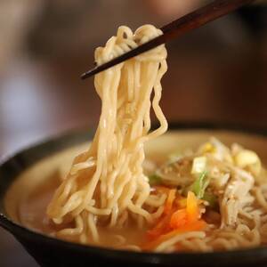 8-17 ここだけの味！とうきび味噌の甘味がきいたラーメン4食