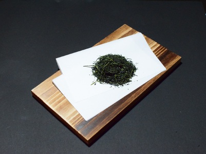 初摘み 中蒸し 特上煎茶 つゆひかり 100g袋×2袋 2袋セット 影山製茶店 特上 煎茶 緑茶 深蒸し 特別な品種 新鮮 甘み濃いめ 渋み少なめ 水出し 濃厚 ティータイム おもてなし リラックス 手土産 富士市 [sf001-276]