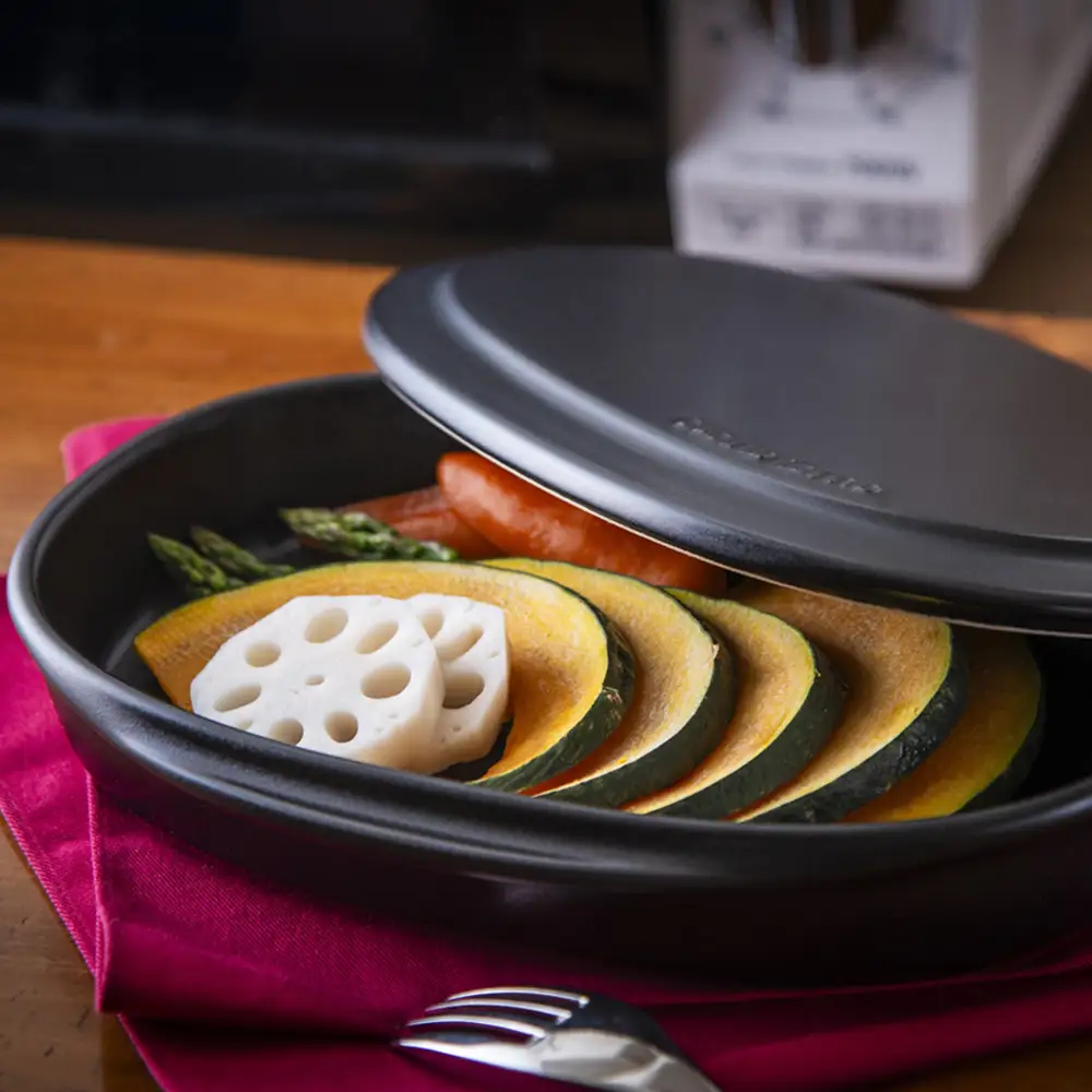 【萬古焼(ばんこやき)】Handmadeアート土鍋 弥生陶園　職人が一つ一つ丁寧に成形し焼き上げる、こだわりの逸品　土鍋の国内生産80％のシェアを誇る伝統の萬古焼　TS-652　フタ付グリラー（黒釉）鉄より軽い！手間いらずの耐熱陶器製「魚焼グリル対応のフタ付グリラー」【プレート、魚料理、肉料理、朝ごはん、朝食、目玉焼き、野菜、グラタン、アヒージョ、簡単、ペア、耐久性、人気、おすすめ、旨み、うまみ】