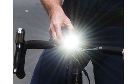 【キャットアイ】ハイパワー 充電式 ライト SYNC CORE 雑貨 日用品 