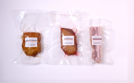 【自家製】こだわり燻製肉の3種セット（スモークベーコン・スモーク鴨・スモークチキン）冷凍 チルド 燻製 惣菜 グルメ 晩酌 おつまみ セット 家飲み 豚肉 鶏肉 鴨肉 ギフト 贈答 贈り物 ご褒美_0093-001-se6