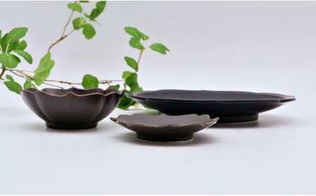 有田焼 黒マット 桔梗渕 3点 セット【深海三龍堂】食器 器 うつわ 和食器 小鉢 お皿 小皿 銘々皿 取り皿 菓子皿 豆皿 おもてなし 高級感 陶磁器 30000円 3万円 A30-831