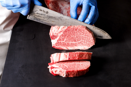 【A5】鳥取和牛ヒレステーキ 2枚【300g A5等級 ヒレ ステーキ 赤身肉 最高級部位 鳥取 和牛 ご自宅用 ギフト 熨斗 プレゼント お取り寄せ グルメ 冷凍】