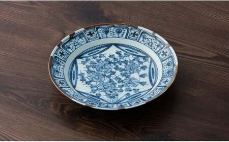 有田焼 渕錆藍華牡丹縁文様図 21cm 皿 ～華一園シリーズ～【西山錦華堂】食器 器 うつわ 皿 プレート 牡丹 手描き 50000円 5万円 A50-295