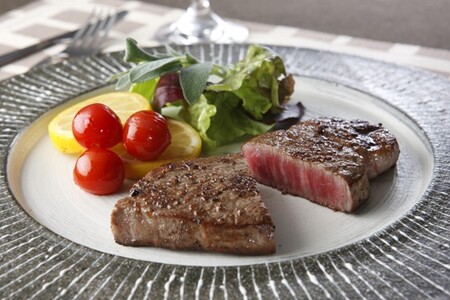 【高島屋選定品】＜お肉の専門店スギモト＞松阪牛ステーキ用（ヒレ肉）TSY-211　ヒレ肉３枚３６０ｇ 三重県 多気町 TSY-03-11