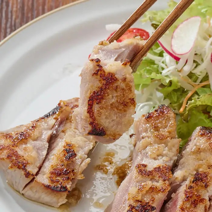 大分県産 米の恵み豚 肩ロース塩麹漬け(計900g・150g×6枚) 国産 豚肉 おかず 惣菜 お惣菜 ステーキ 小分け 簡単 調理 冷凍 【opax002】【ぶんご銘醸】