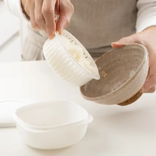蒸気であたためる冷凍ごはん容器　2個組【5色から好きなカラーを選べる】グリーン  / 奈良県 葛城市 容器 プラスチック ライクイット 冷凍ご飯 ザル型【like090-3】