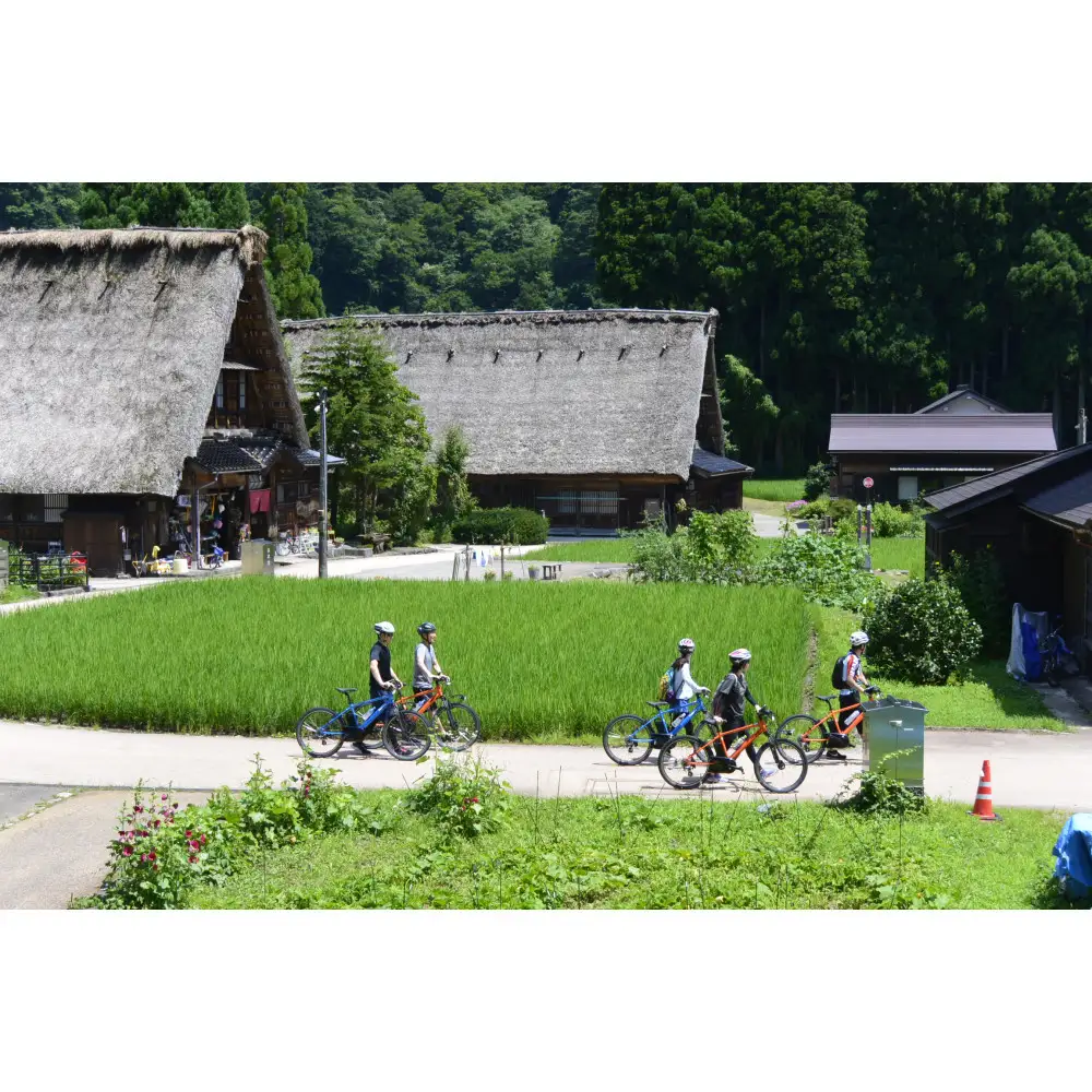 E-bikeで走る！ガイド付きサイクリングツアー ＜世界遺産五箇山サイクリング＞