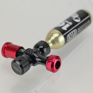 R250 プリセット型CO2インフレーター  ブラック/レッド 空気圧計付 仏式