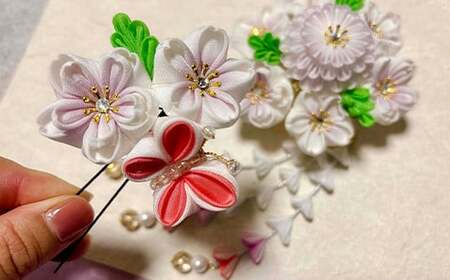M551 【つまみ細工の髪飾り 淡桜】つまみ細工 髪飾り 絹100％ 成人式 七五三 結婚式 花 水引 絹 寿 淡桜 桜 花 Uピン式 ヘアアクセサリー フラワー ピンク 振袖向け 卒業式 和装 着物 アレンジ自在
