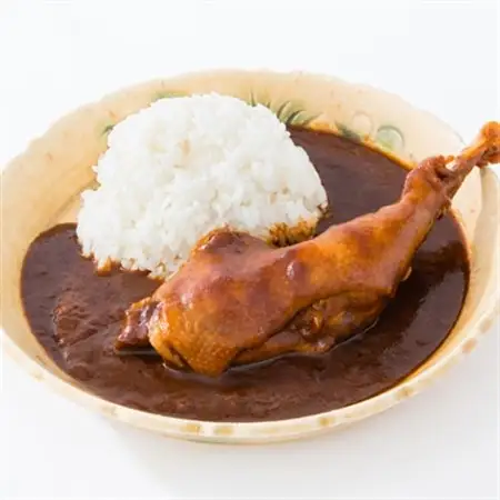 【食卓が騒然】国産おやどりの骨付きモモが丸ごと1本!/六ツ美のあの肉カレー中辛(2個セット)【1667806】