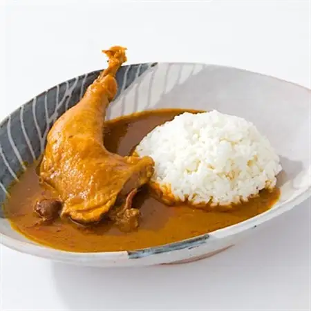 【食卓が騒然】国産おやどりの骨付きモモが丸ごと1本!/六ツ美のあの肉カレー辛口(2個セット)【1667814】