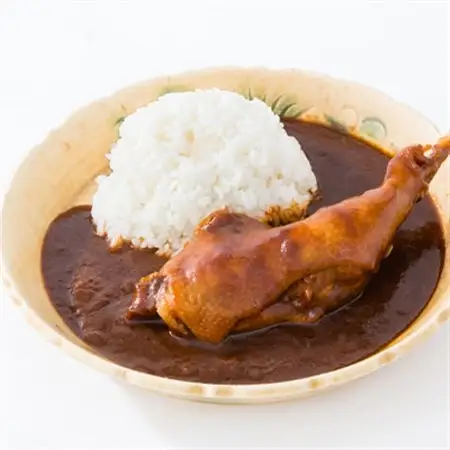 【食卓が騒然】国産おやどりの骨付きモモが丸ごと1本!/六ツ美のあの肉カレーMIX(中辛・辛口各1個)【1667817】