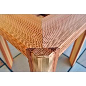 オブジェとしても美しい　多摩産の杉を使った「四角スツール」