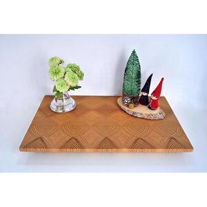 美しい木目が魅力。多摩産の杉を使った「年輪大皿」