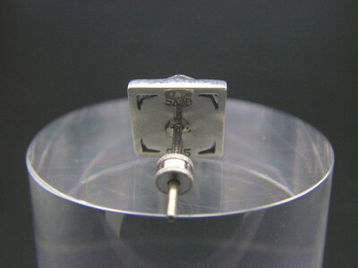 Pyramid flower pierce